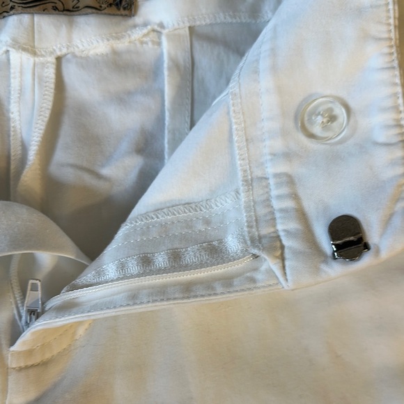 L Shorts - Picture 3 of 8